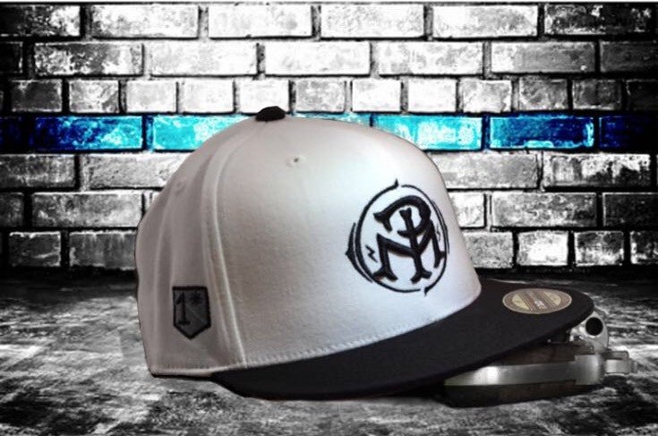 MP BLACK & WHITE LOGO HAT -FITTED-